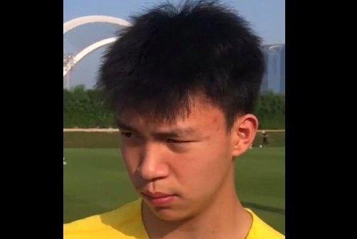 王钰栋：赛场急躁失误