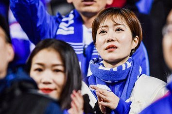 能拿冠军打得难看vs打得好看却没冠军，选哪个，申花球迷进？？？？？