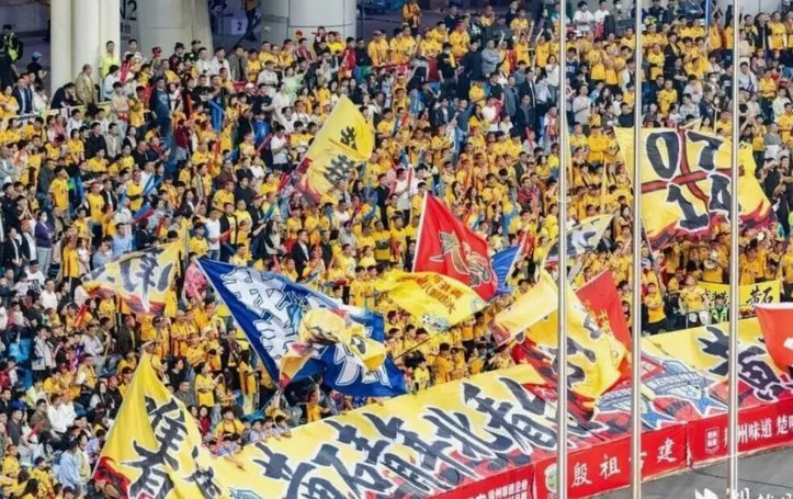 “东北超”打响揭幕战！四省区联动，10万人观赛，开行球迷专列包机