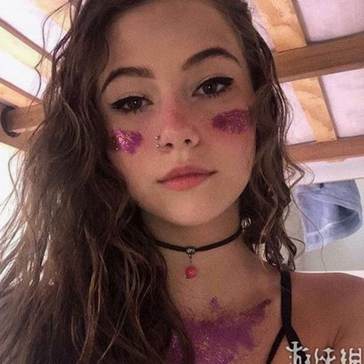 你给几分？巴西女网红将自己的身体变成了一张世界杯专辑105