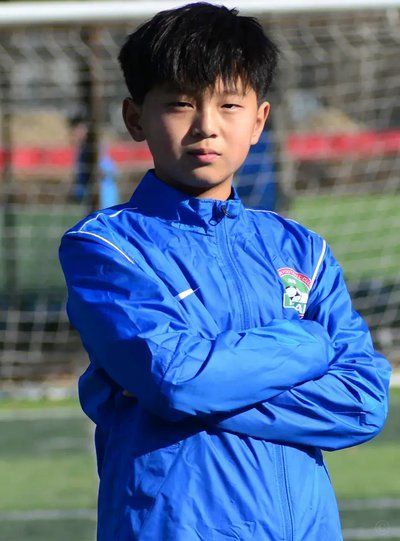 孩子在哪踢球啊？进市队了吗？