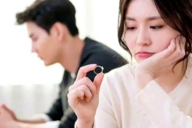 董路能离婚找个小二十多的，小羊为什么不能离婚找个小二十多的