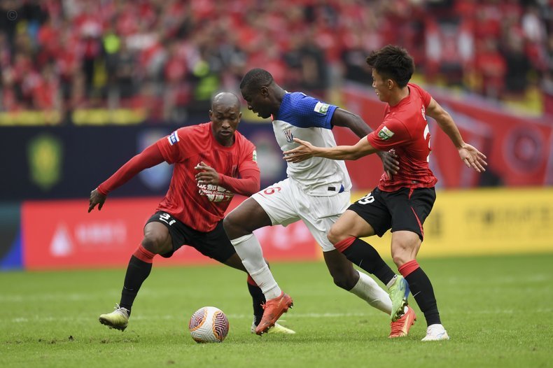 2-0击败申花，海港首次在浦东足球场赢下联赛德比战