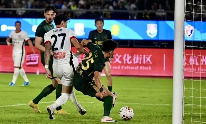 让2追3！中超-费利佩双响拜合拉木绝杀 蓉城3-2浙江终结6轮不胜