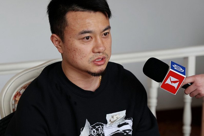 曹赟定直播完之后被申花球迷骂得解散群了！